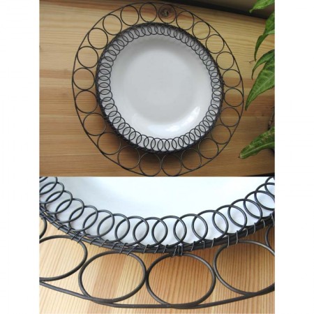 Odrátovaný bílý talíř - kolečka